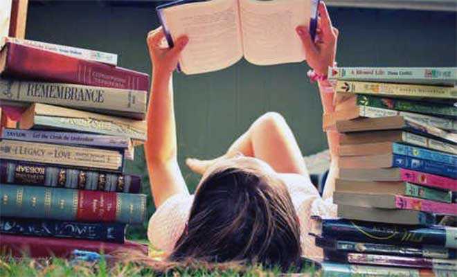 Sarau e leitura dramática são boas atividades para trabalhar a fluência leitora.